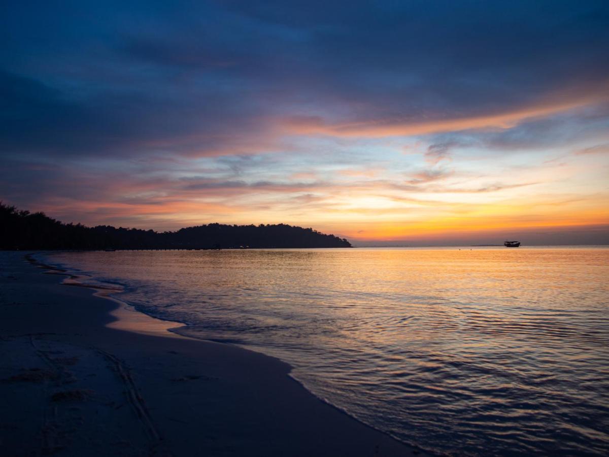 Funky Beach Hostel Sihanoukville Exterior photo
