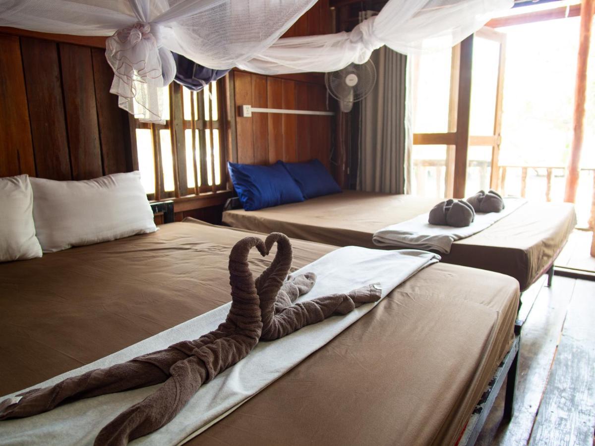Funky Beach Hostel Sihanoukville Exterior photo